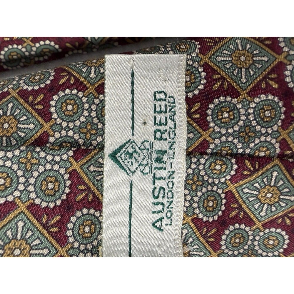 Austin Reed Of London England 100% Tie Red Geometric Italian Silk